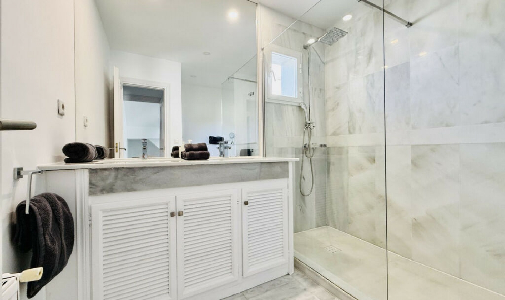 Resale - House -
Guadalmina Baja