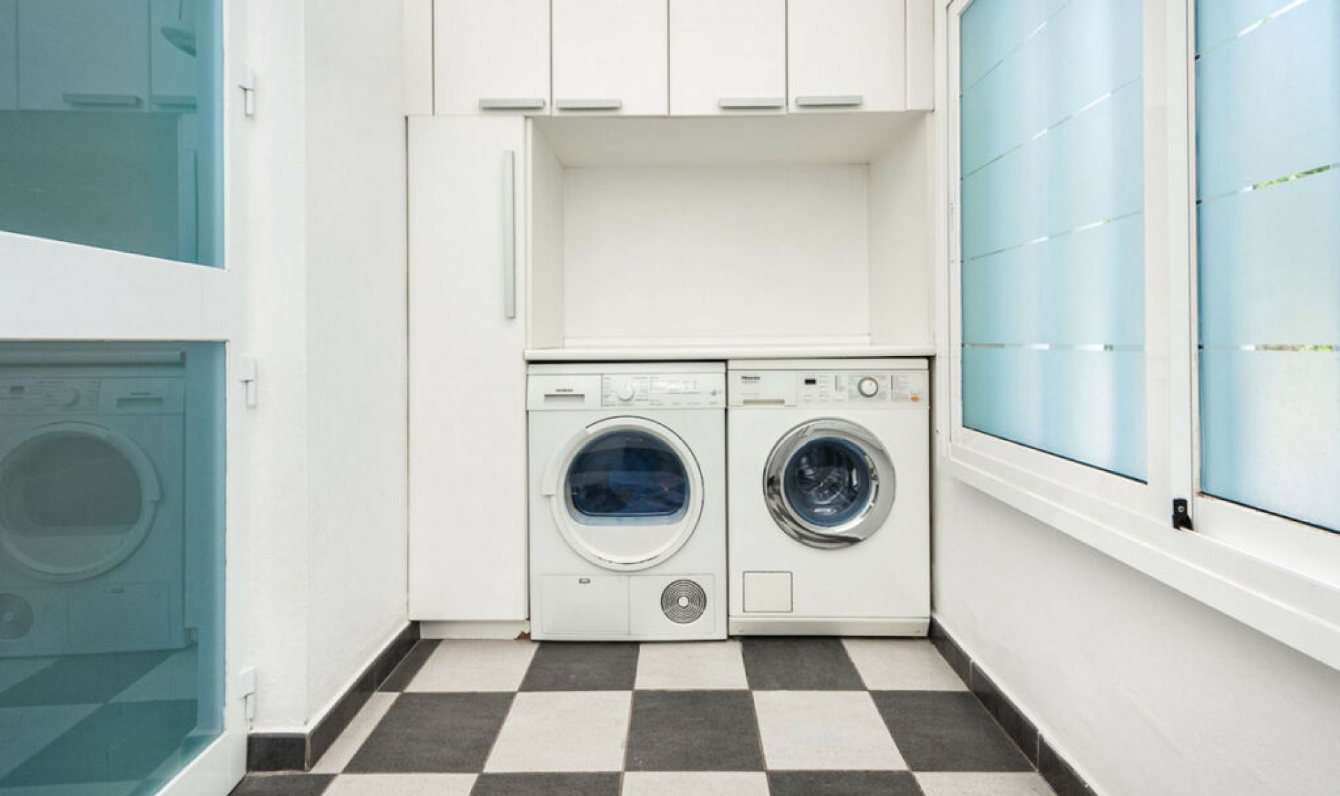 Resale - House -
Guadalmina Baja