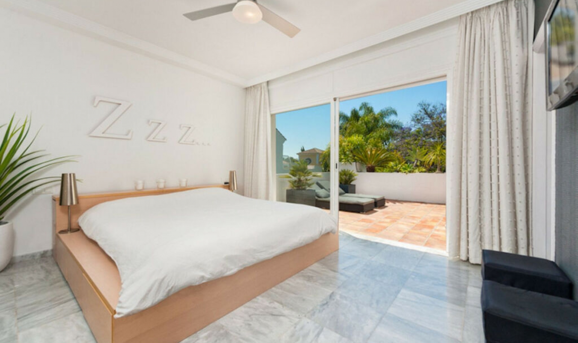 Resale - House -
Guadalmina Baja