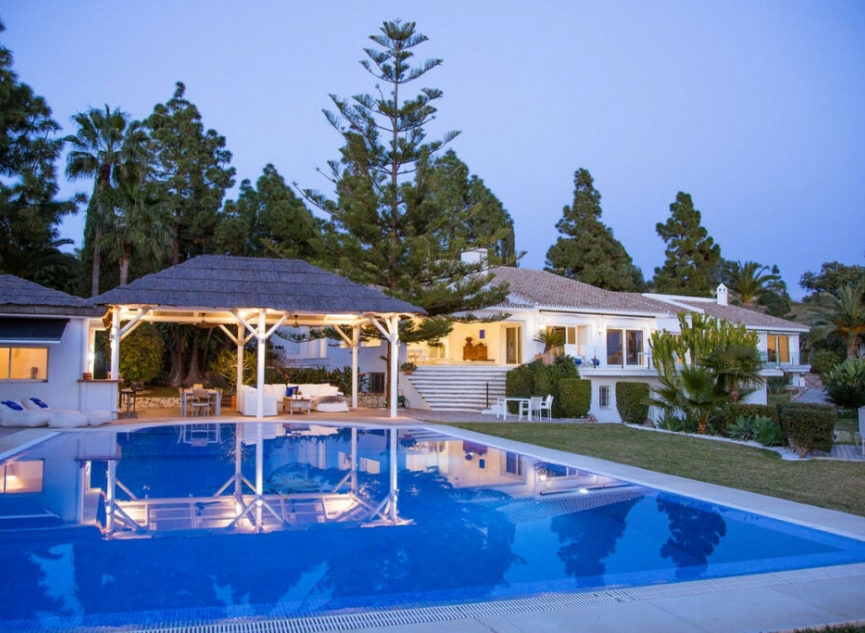 Resale - House -
Hacienda Las Chapas