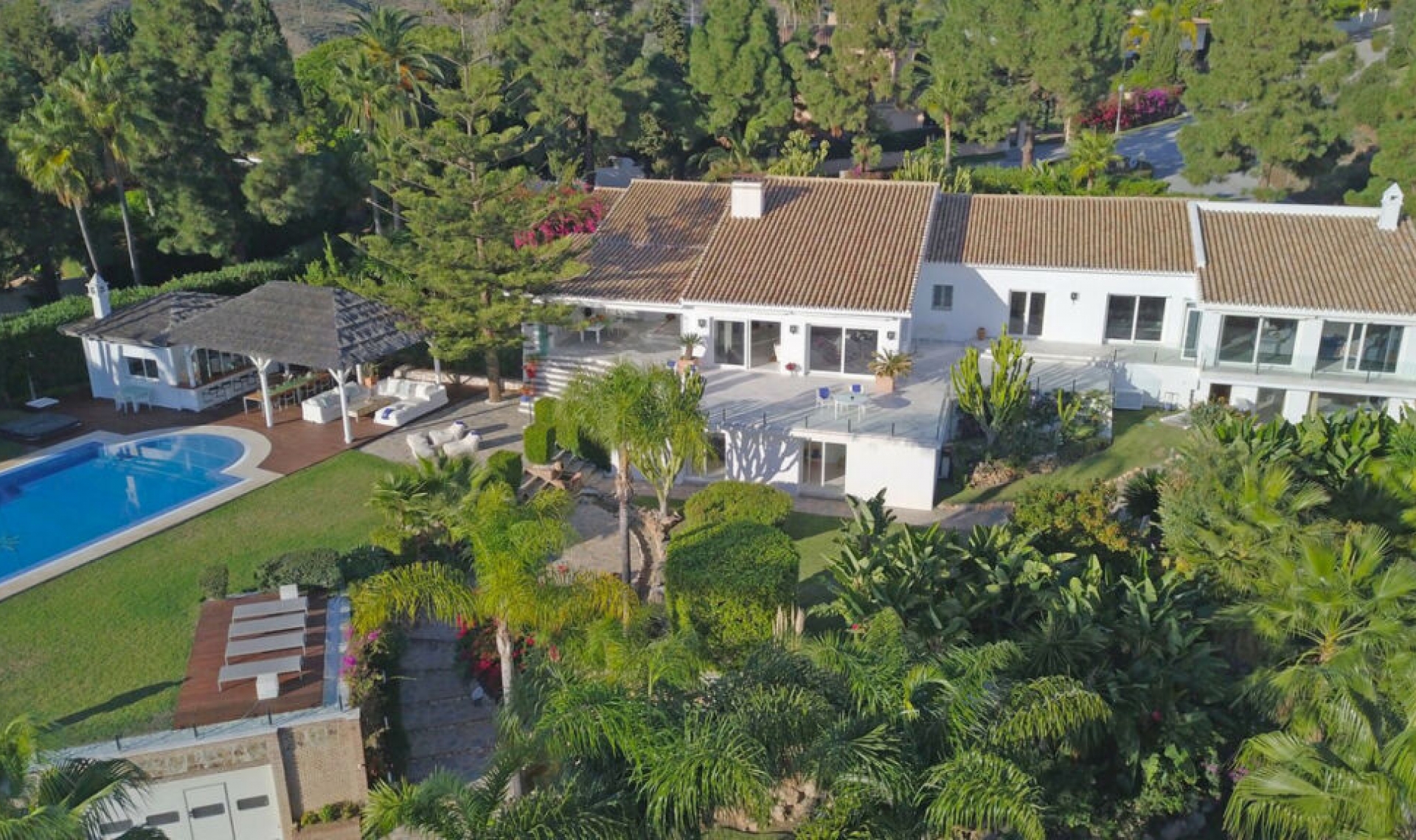 Resale - House -
Hacienda Las Chapas