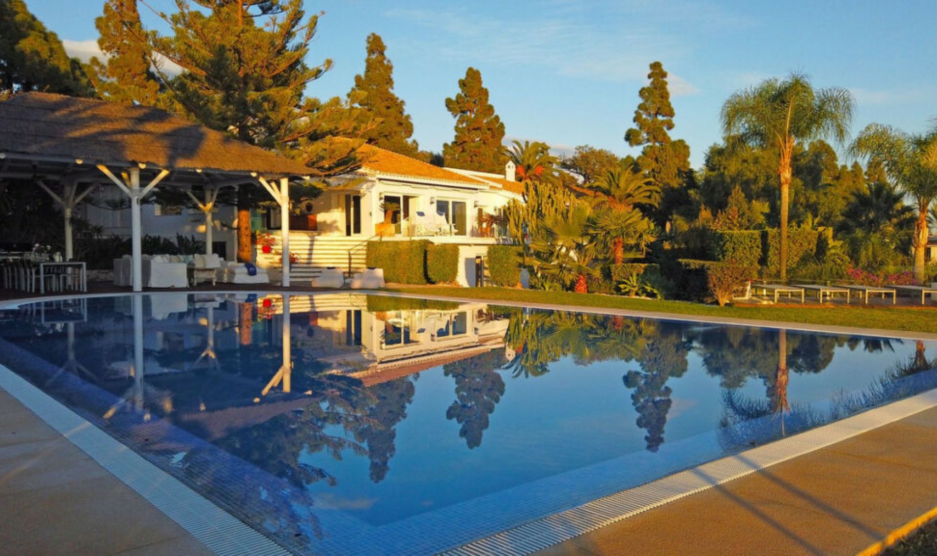 Resale - House -
Hacienda Las Chapas