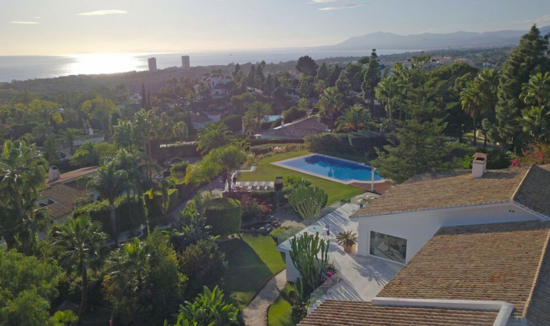 Resale - House -
Hacienda Las Chapas