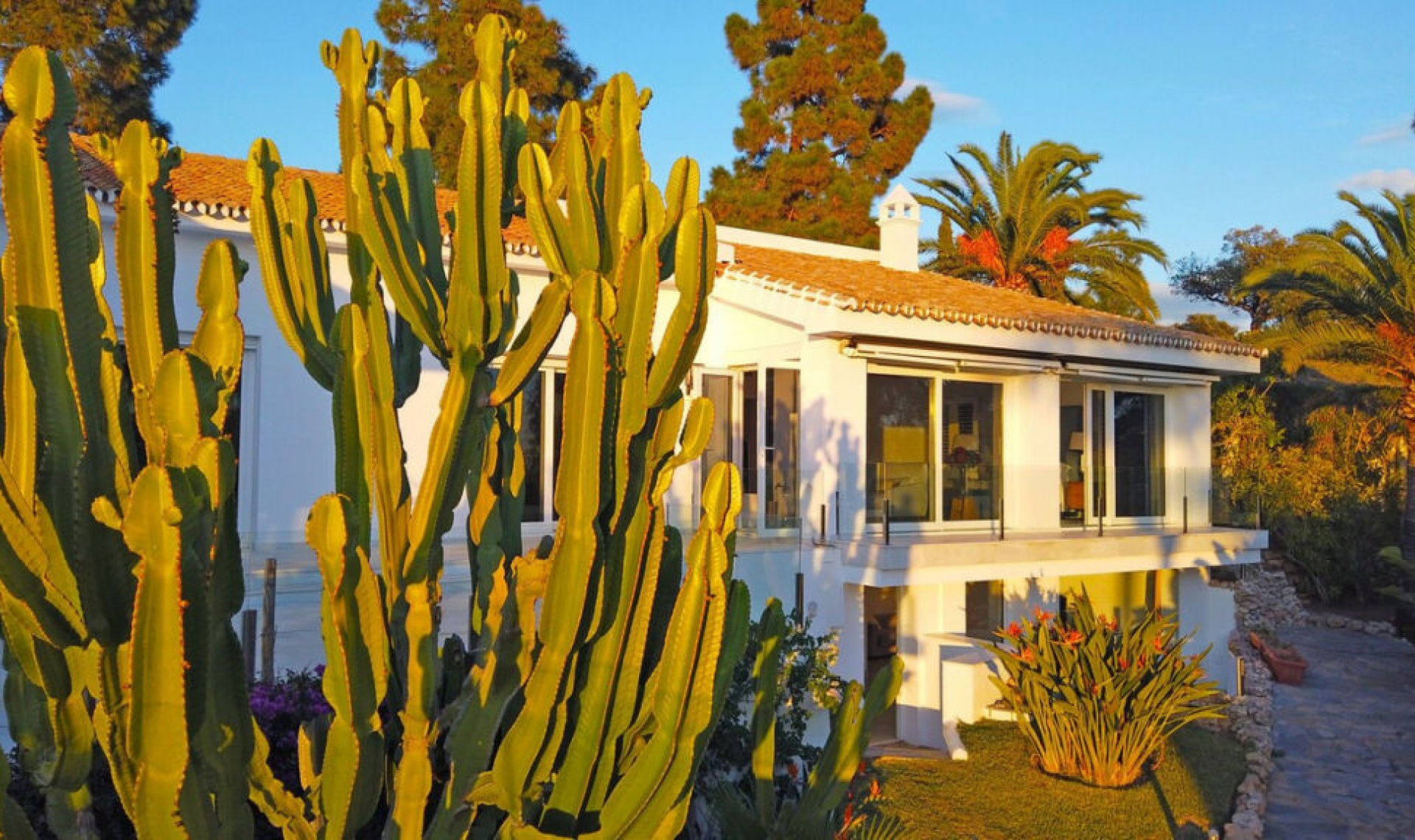 Resale - House -
Hacienda Las Chapas