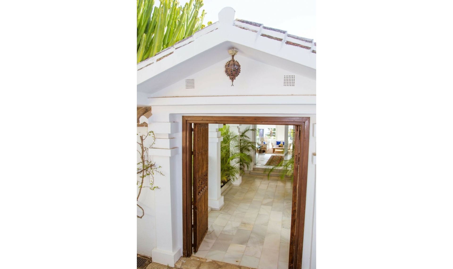 Resale - House -
Hacienda Las Chapas