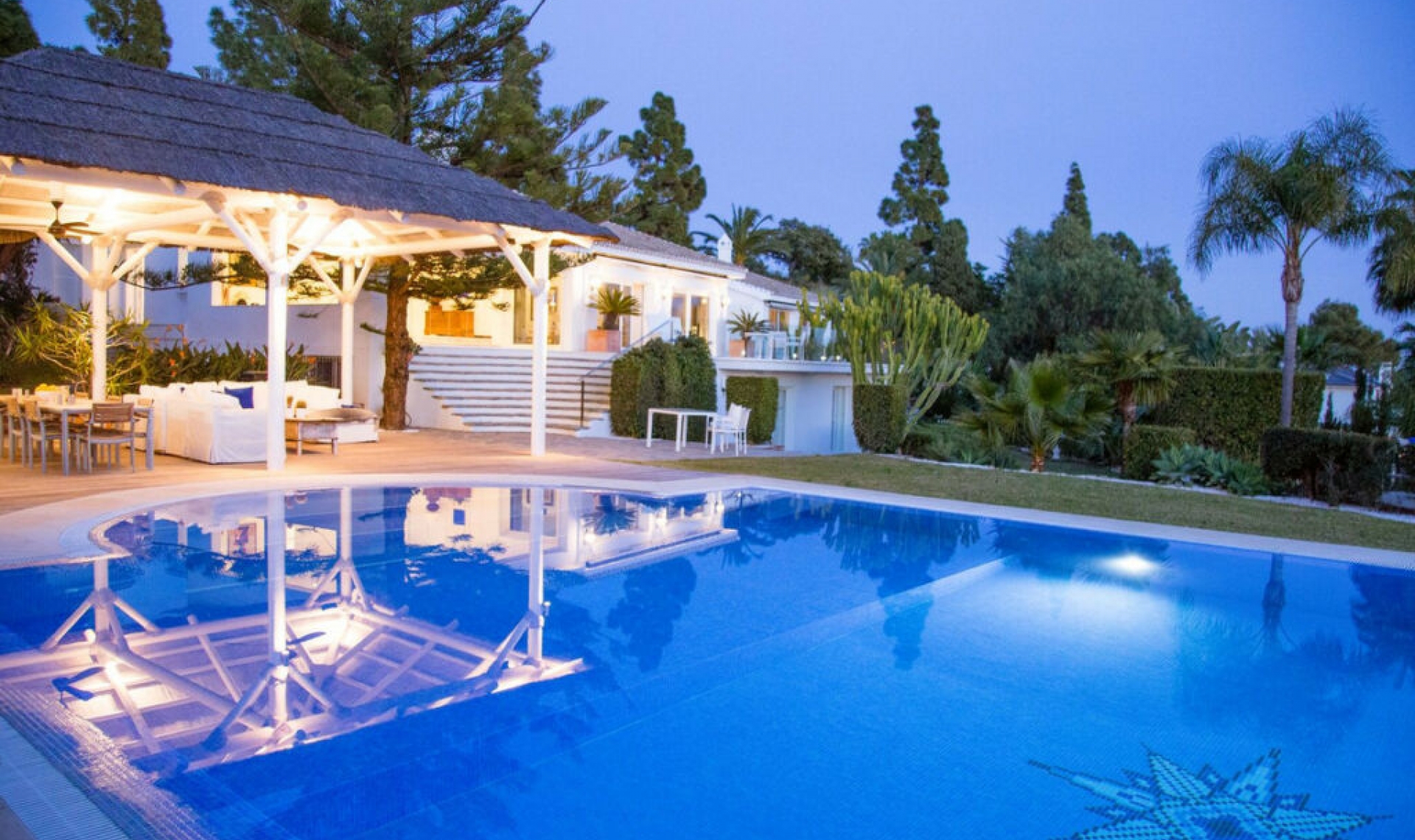 Resale - House -
Hacienda Las Chapas