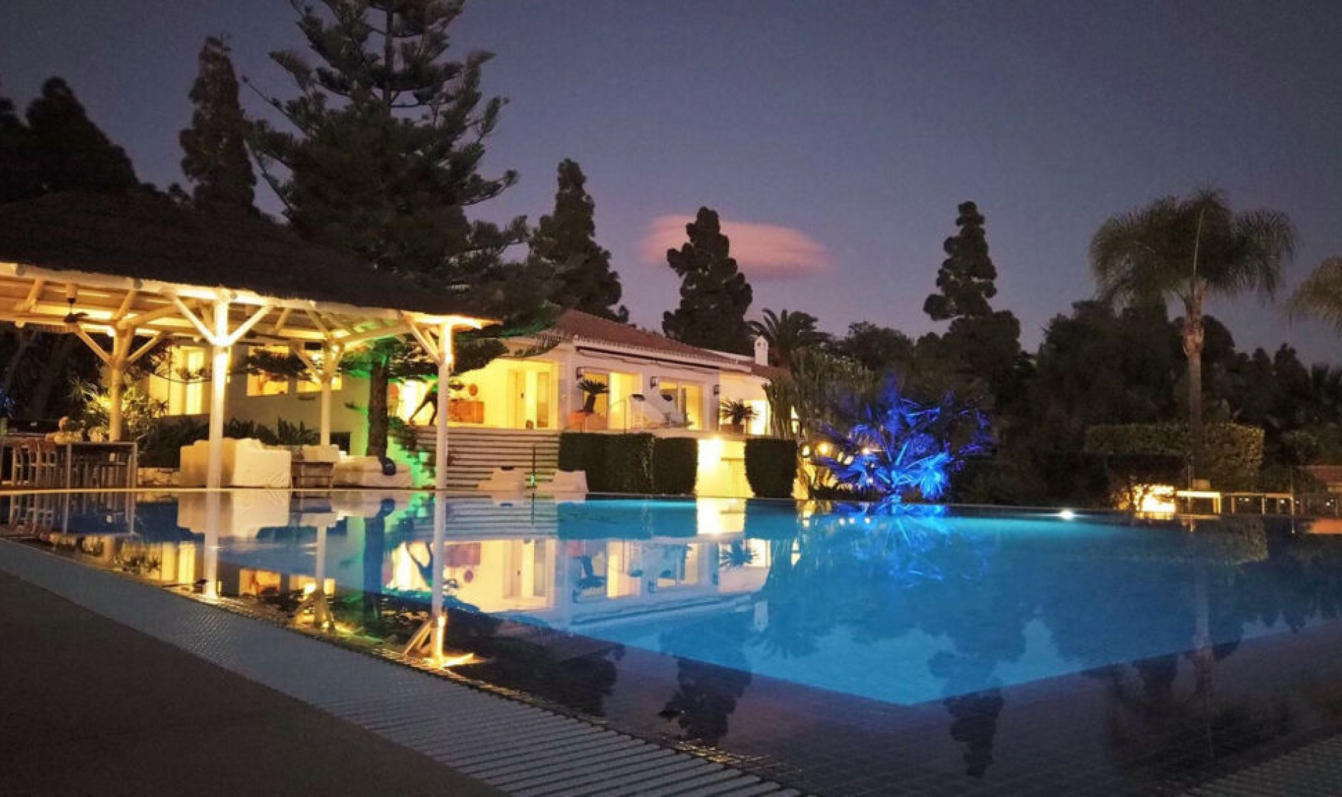 Resale - House -
Hacienda Las Chapas