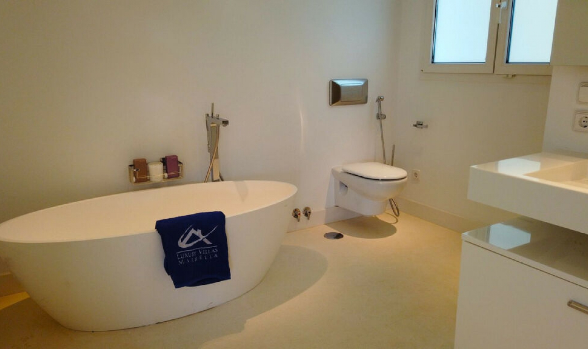 Resale - House -
Hacienda Las Chapas