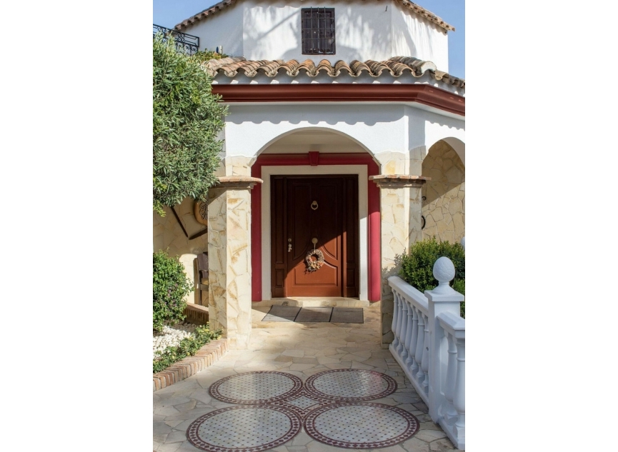 Resale - House -
Hacienda Las Chapas