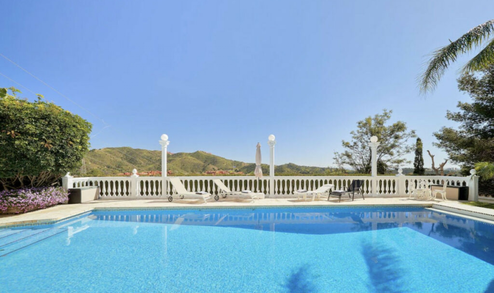 Resale - House -
Hacienda Las Chapas