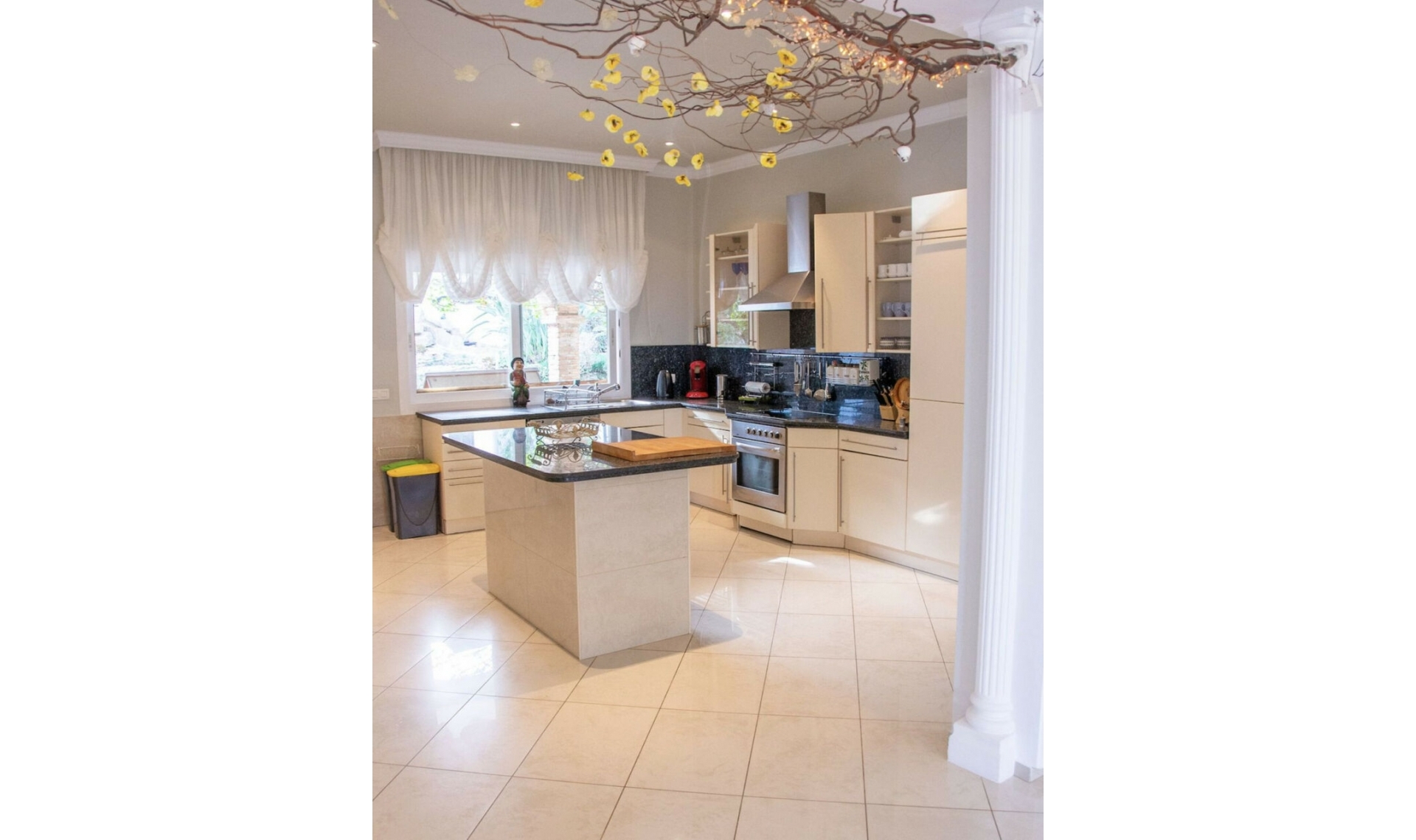 Resale - House -
Hacienda Las Chapas