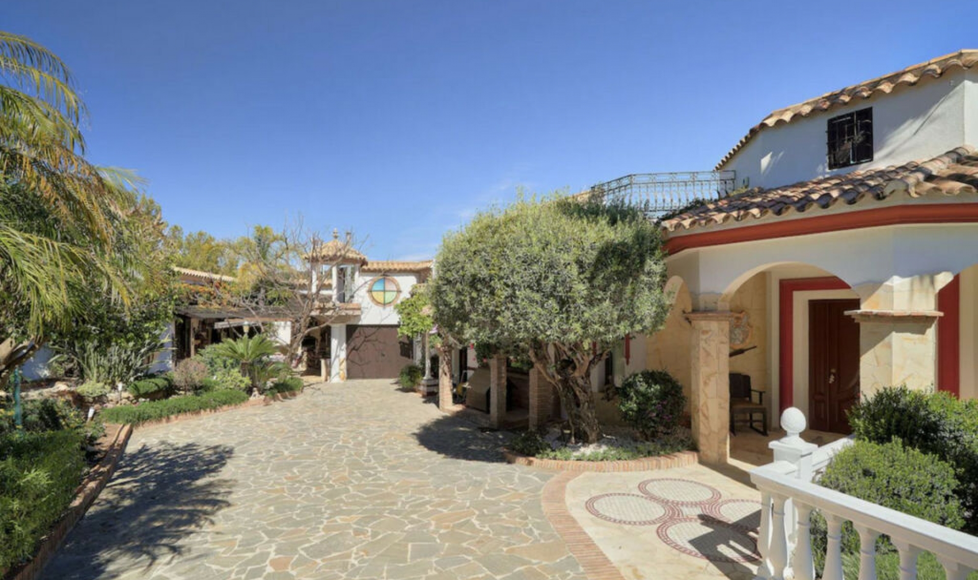 Resale - House -
Hacienda Las Chapas