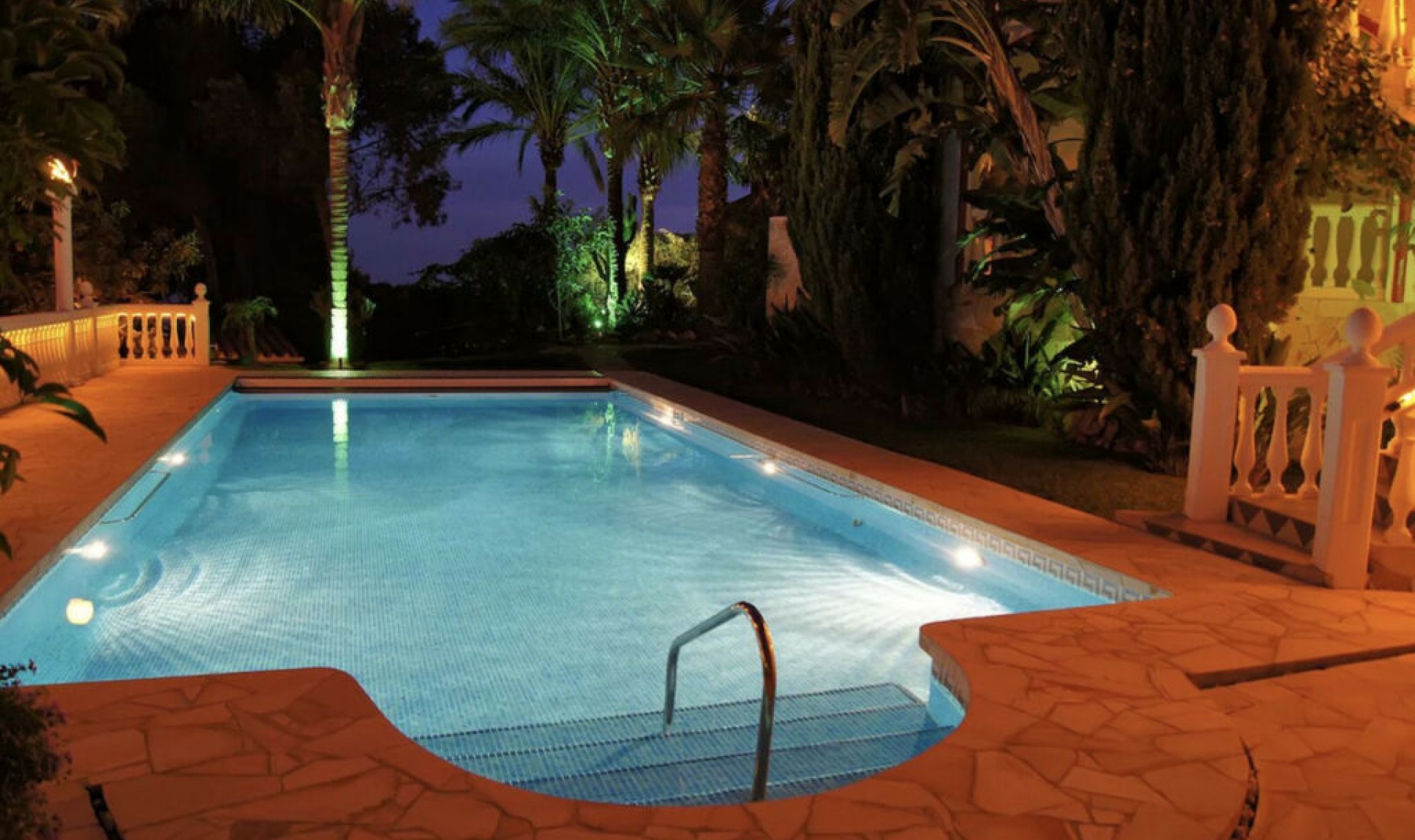 Resale - House -
Hacienda Las Chapas