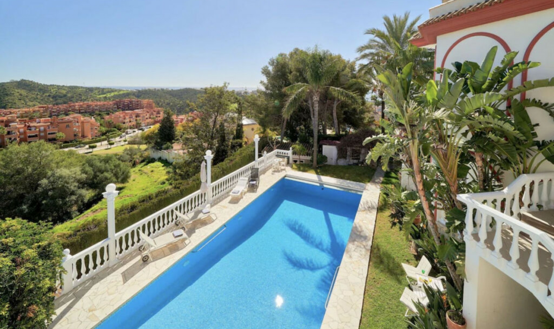 Resale - House -
Hacienda Las Chapas