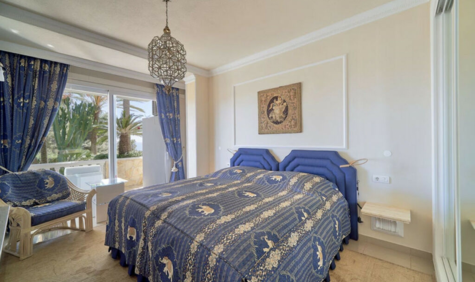 Resale - House -
Hacienda Las Chapas