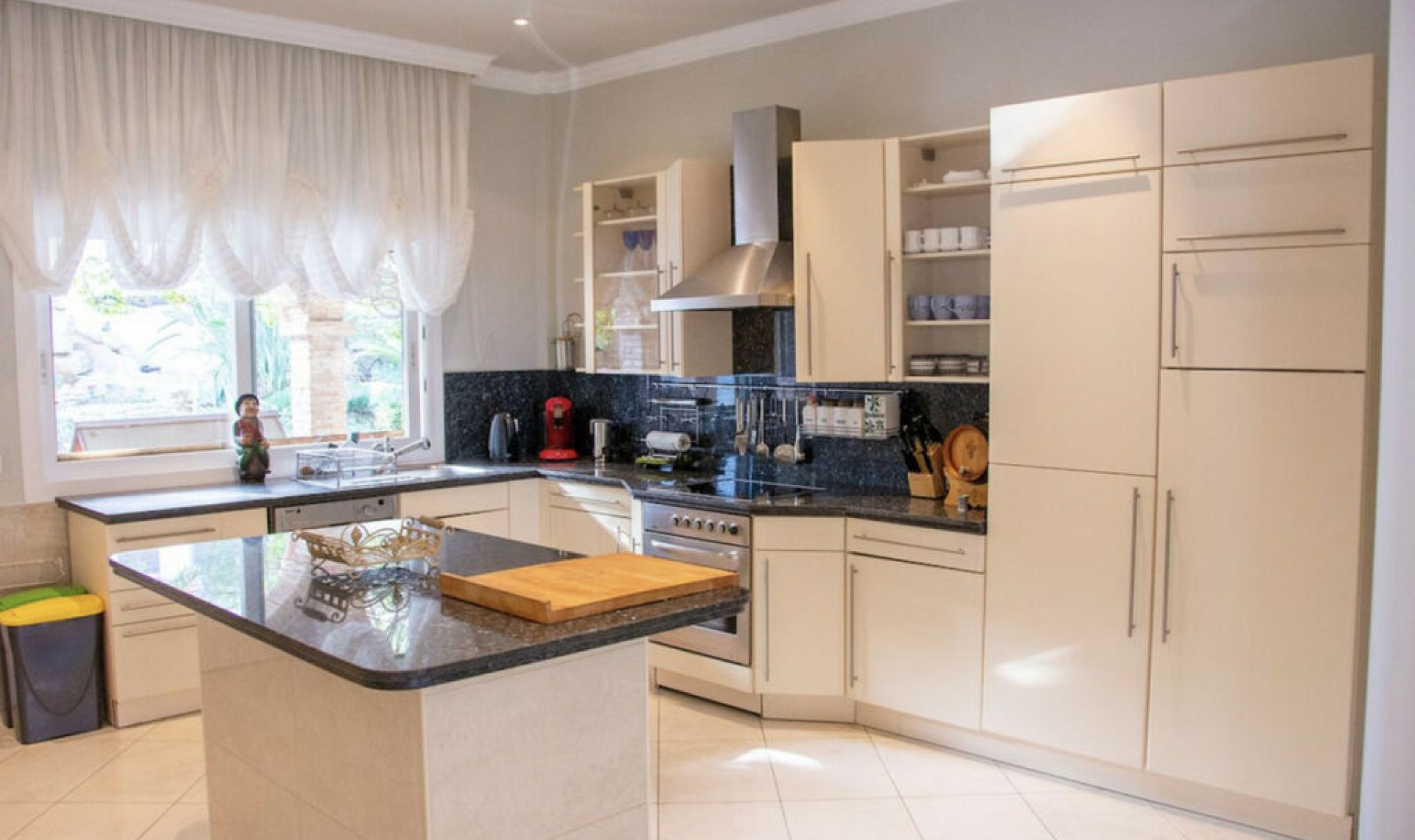 Resale - House -
Hacienda Las Chapas