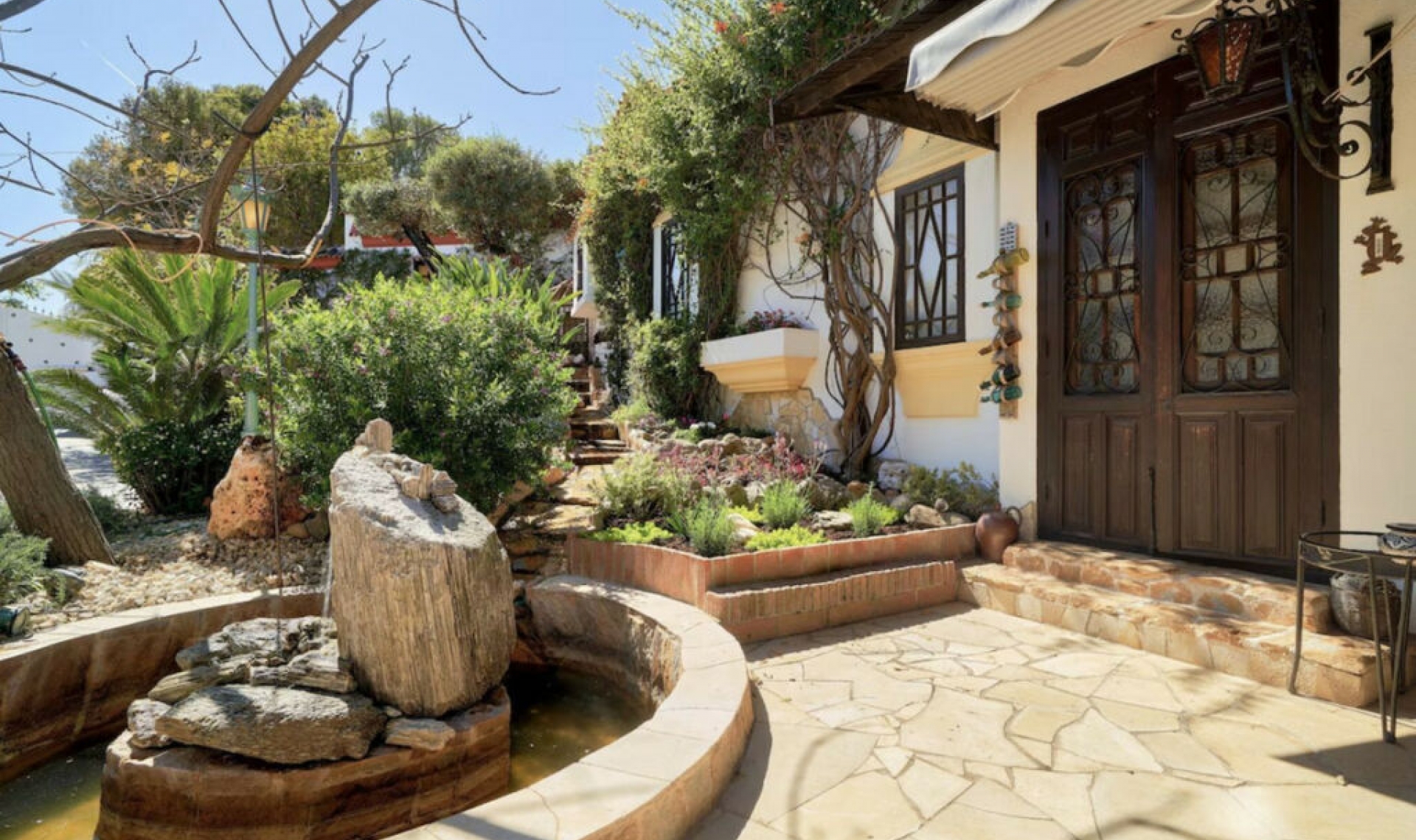 Resale - House -
Hacienda Las Chapas