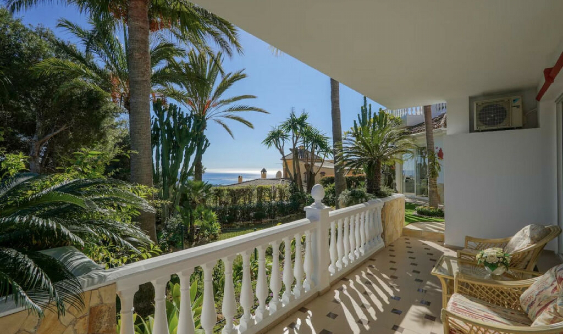 Resale - House -
Hacienda Las Chapas