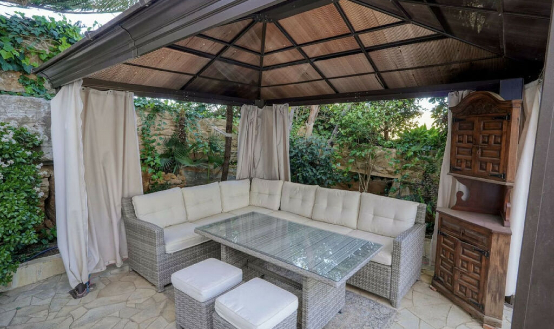 Resale - House -
Hacienda Las Chapas