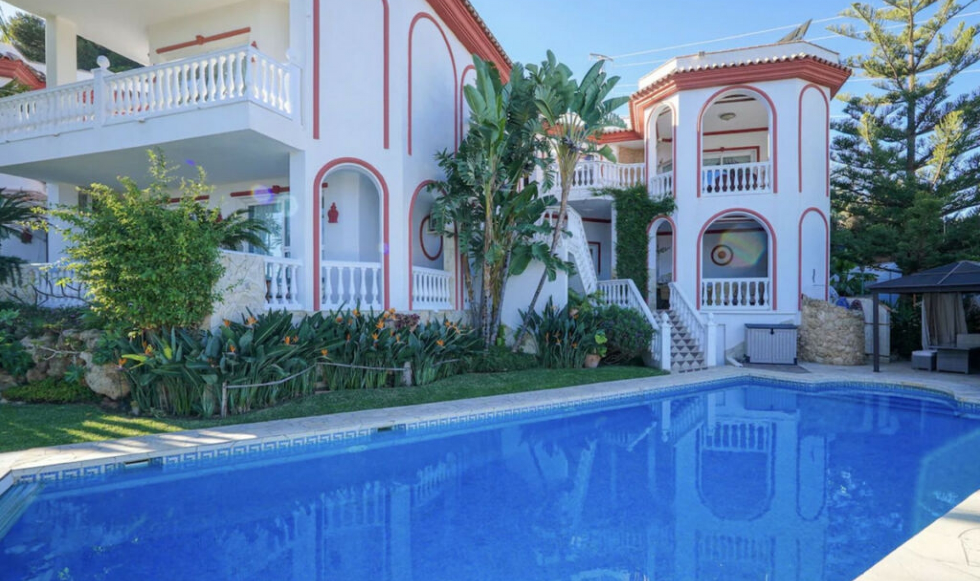 Resale - House -
Hacienda Las Chapas