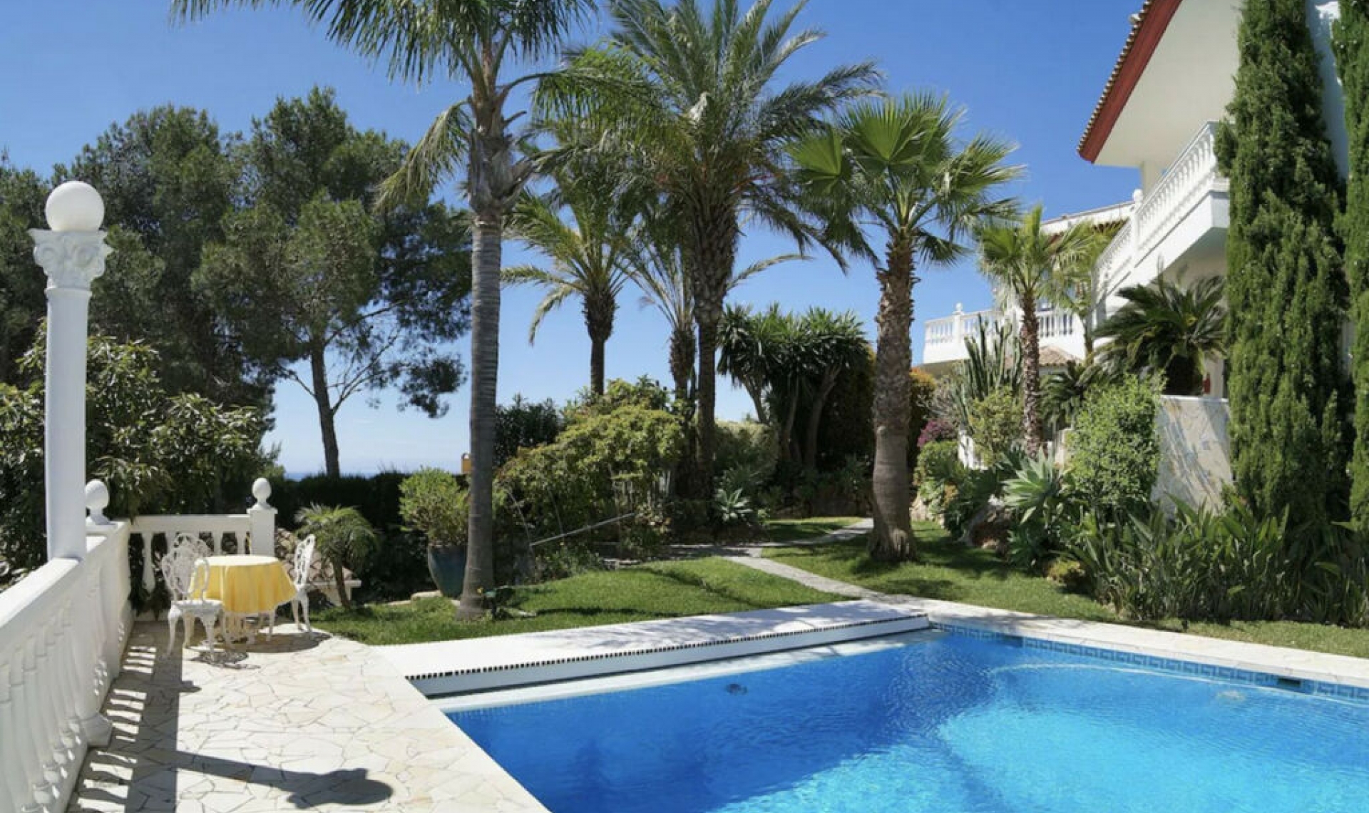 Resale - House -
Hacienda Las Chapas