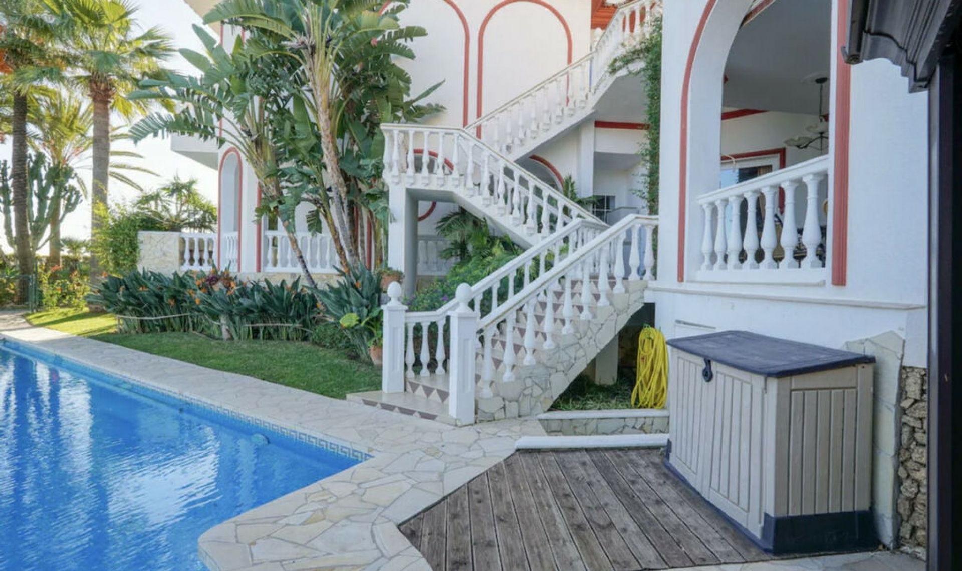 Resale - House -
Hacienda Las Chapas