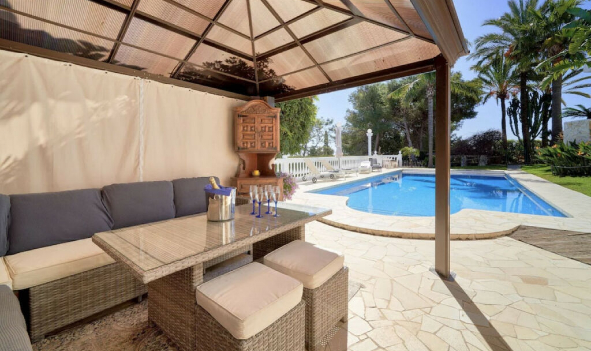 Resale - House -
Hacienda Las Chapas