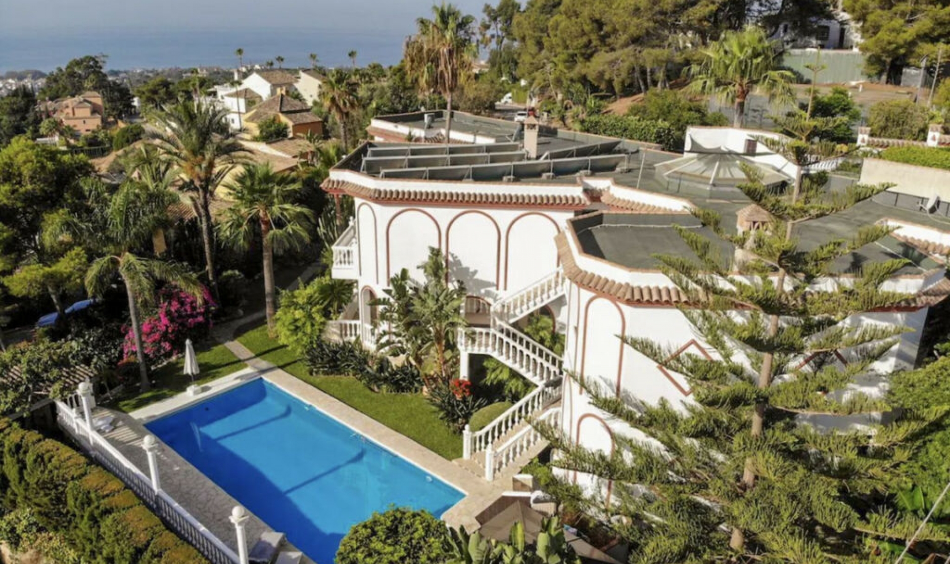 Resale - House -
Hacienda Las Chapas