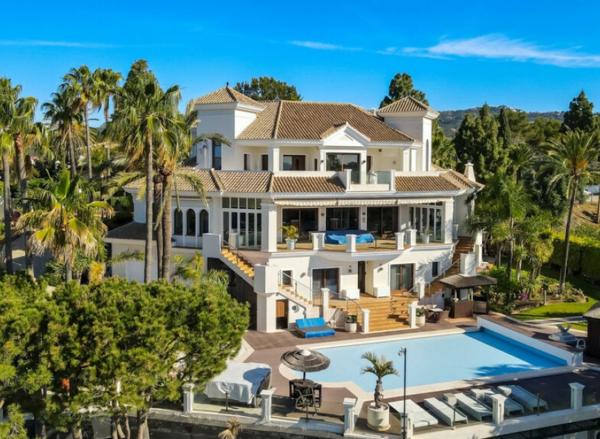 Resale - House -
Hacienda Las Chapas