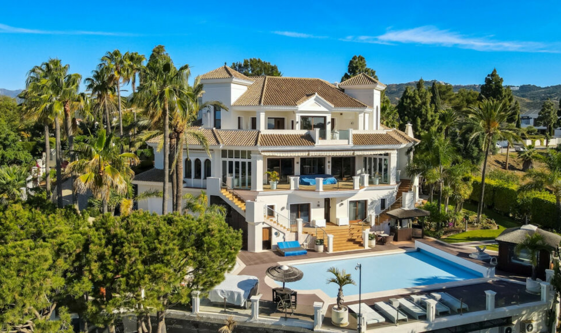 Resale - House -
Hacienda Las Chapas