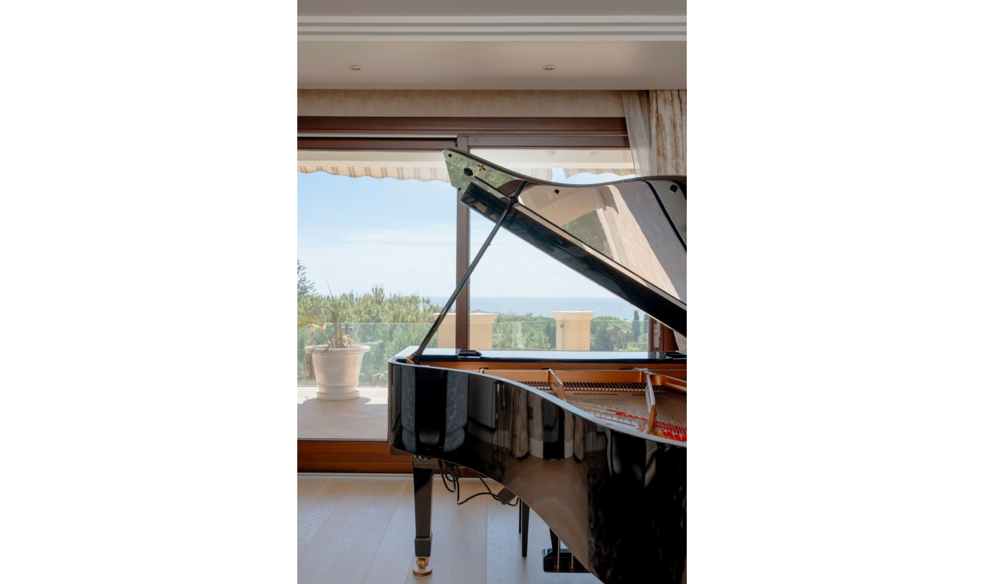 Resale - House -
Hacienda Las Chapas