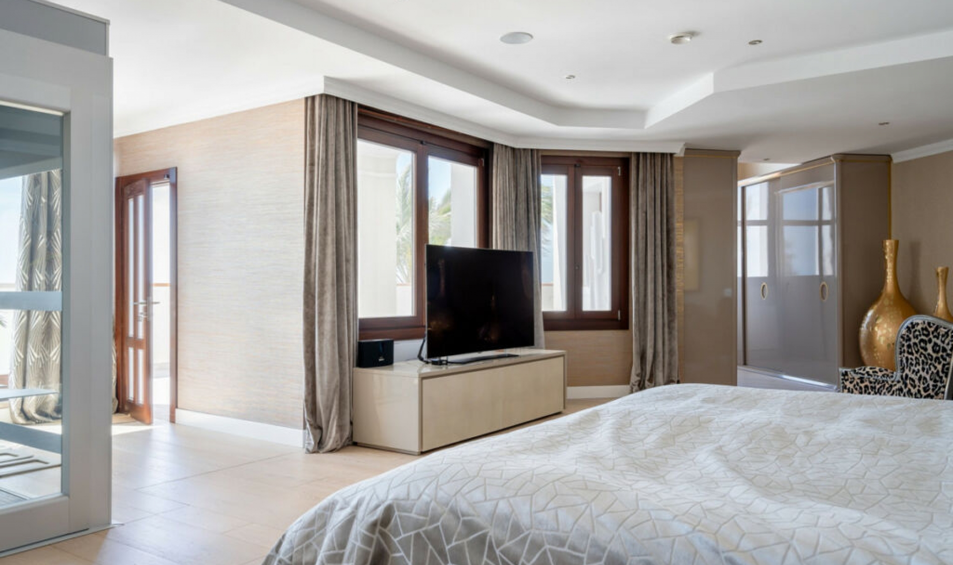 Resale - House -
Hacienda Las Chapas