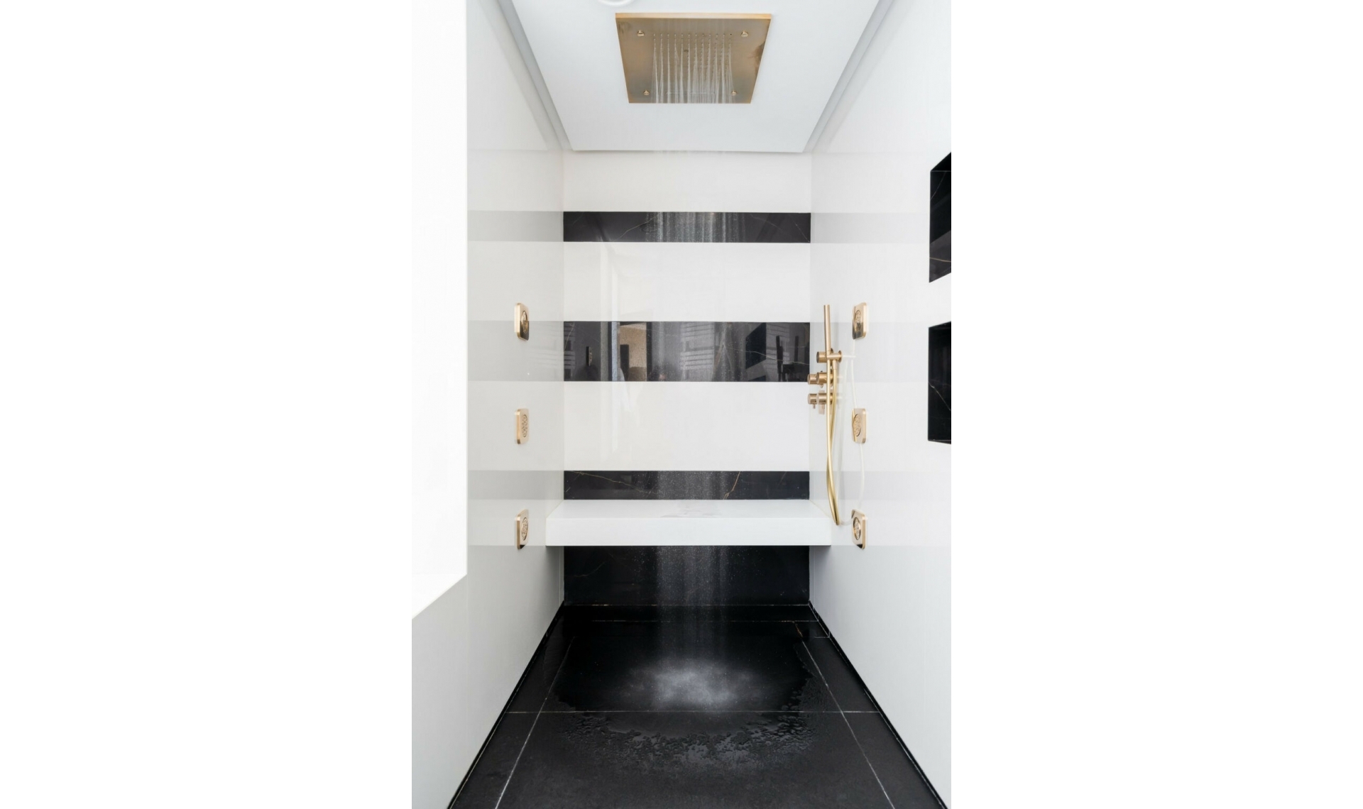 Resale - House -
Hacienda Las Chapas