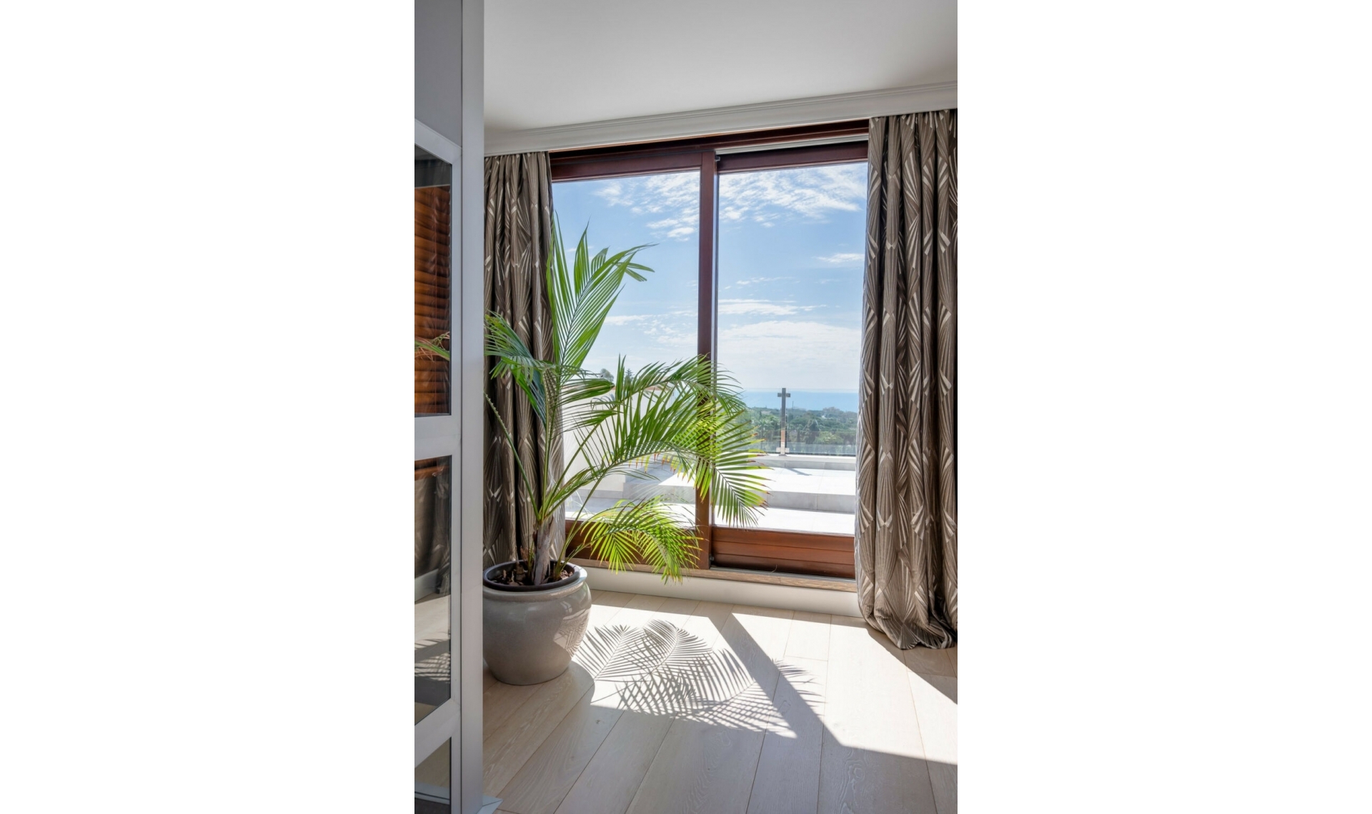 Resale - House -
Hacienda Las Chapas