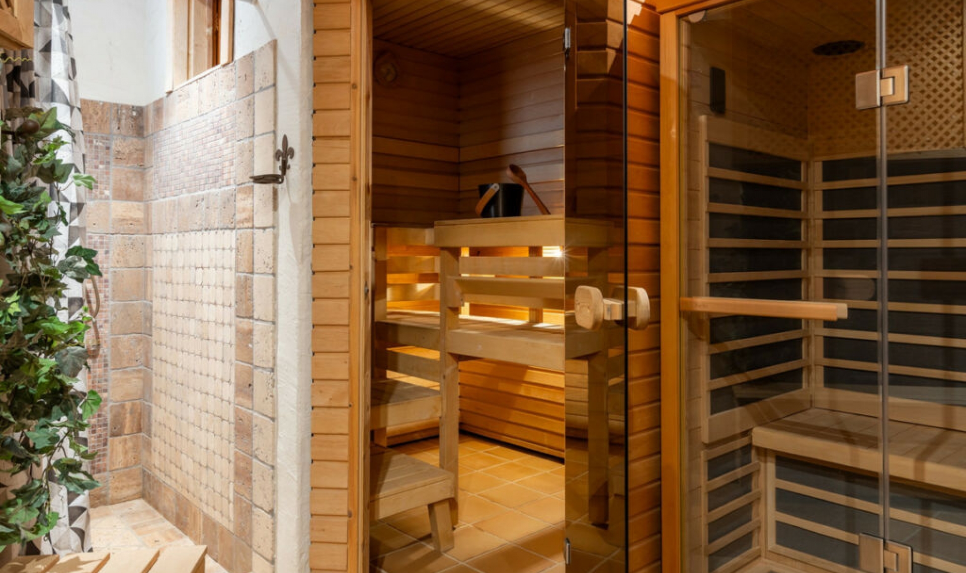 Resale - House -
Hacienda Las Chapas