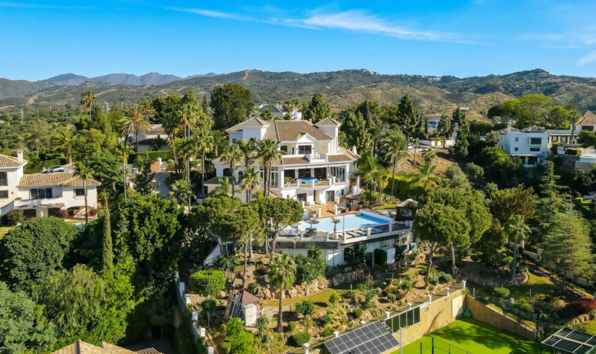 Resale - House -
Hacienda Las Chapas