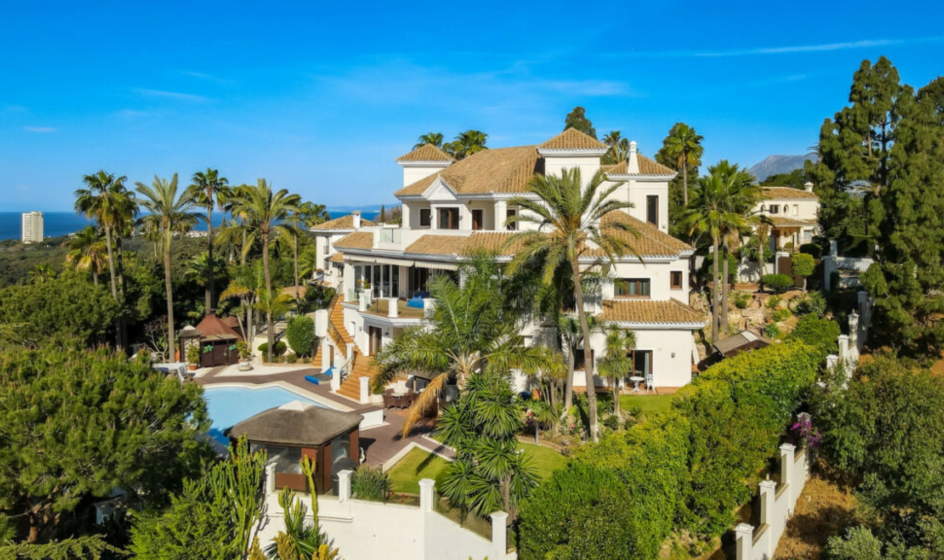 Resale - House -
Hacienda Las Chapas