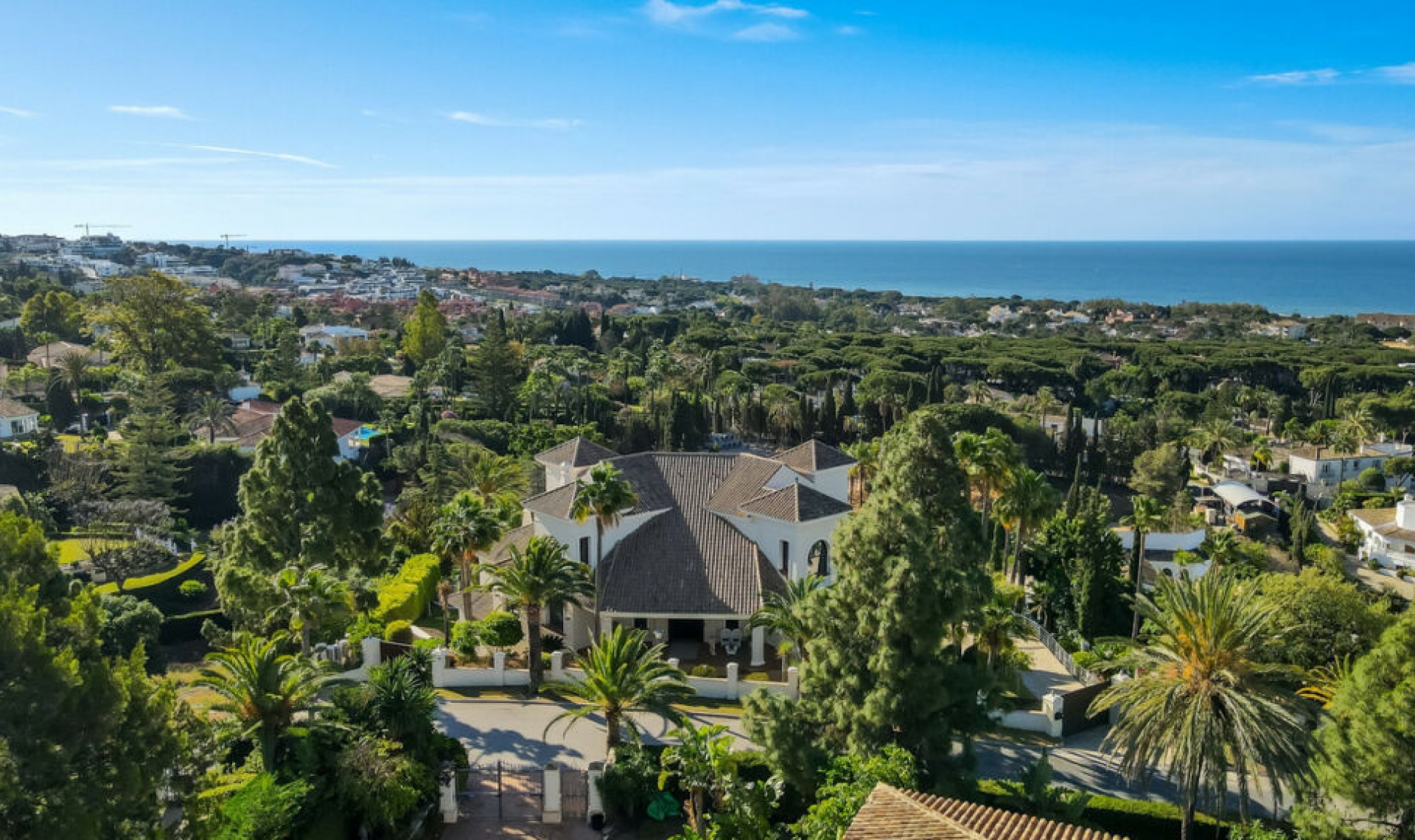 Resale - House -
Hacienda Las Chapas