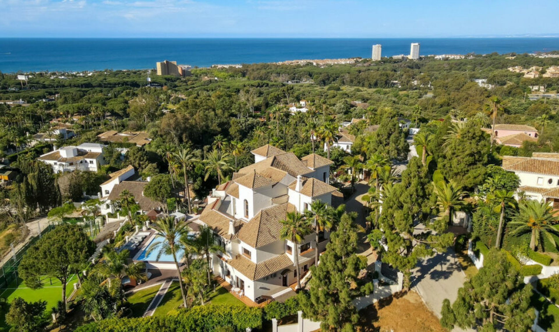 Resale - House -
Hacienda Las Chapas