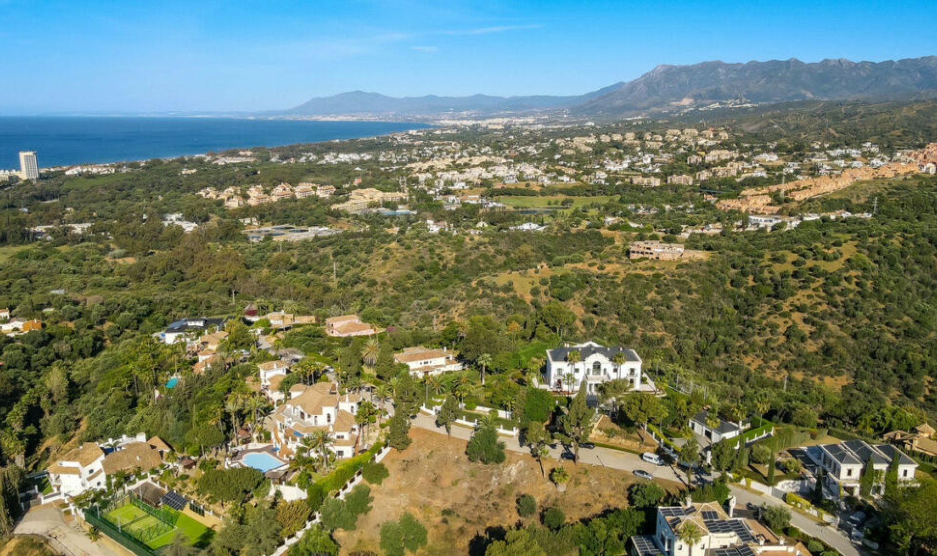 Resale - House -
Hacienda Las Chapas