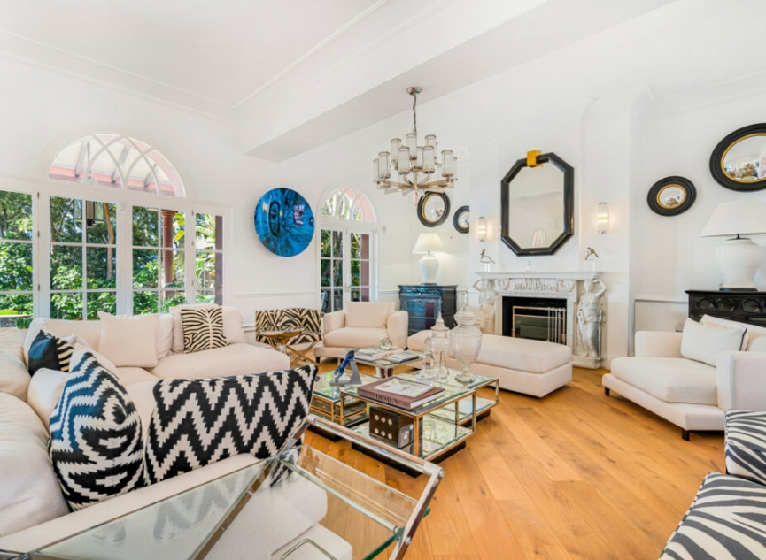 Resale - House -
Hacienda Las Chapas