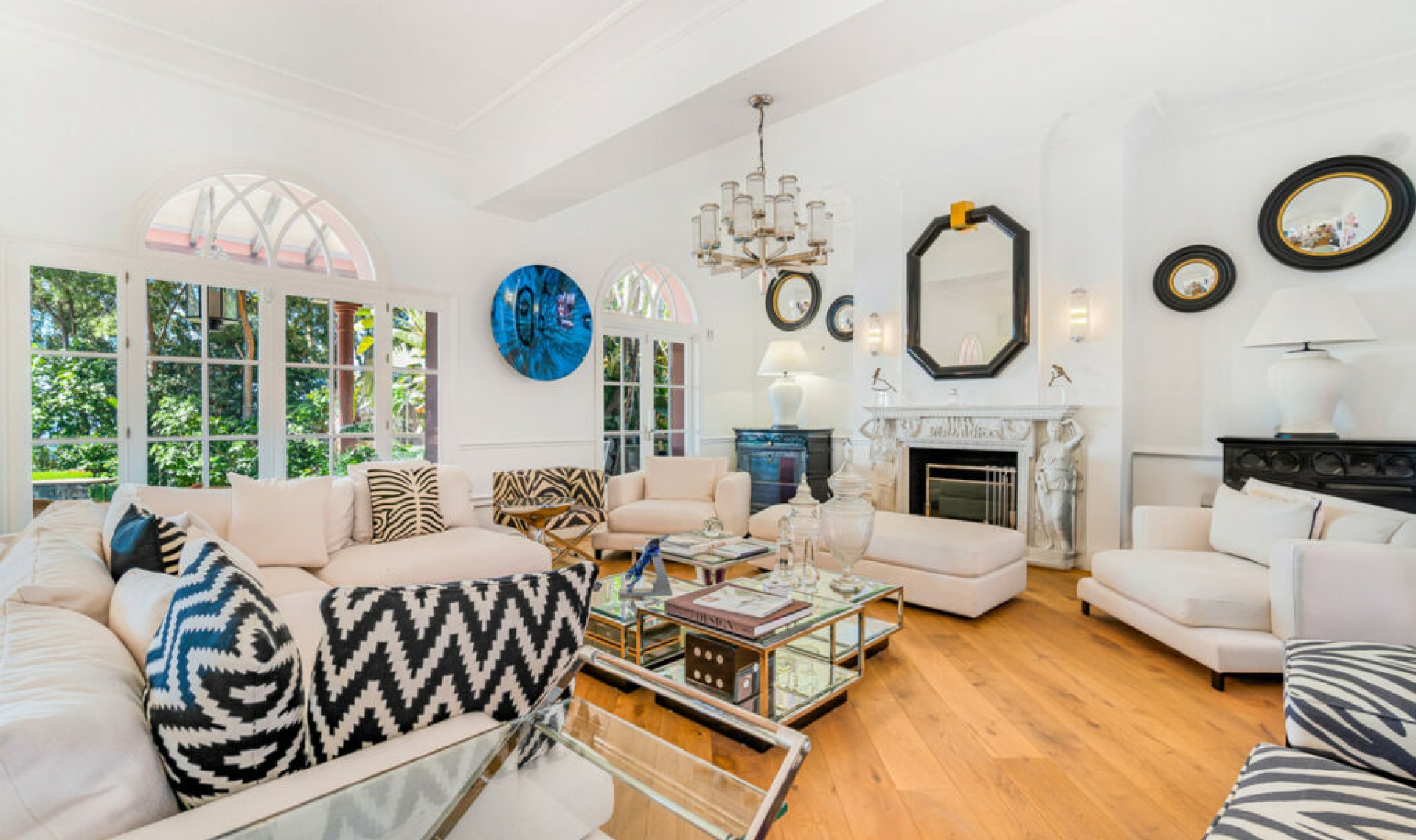 Resale - House -
Hacienda Las Chapas