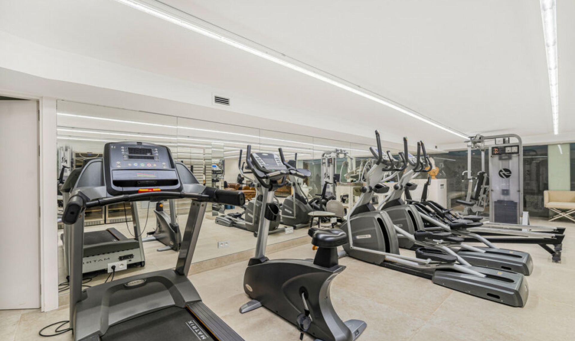 Resale - House -
Hacienda Las Chapas