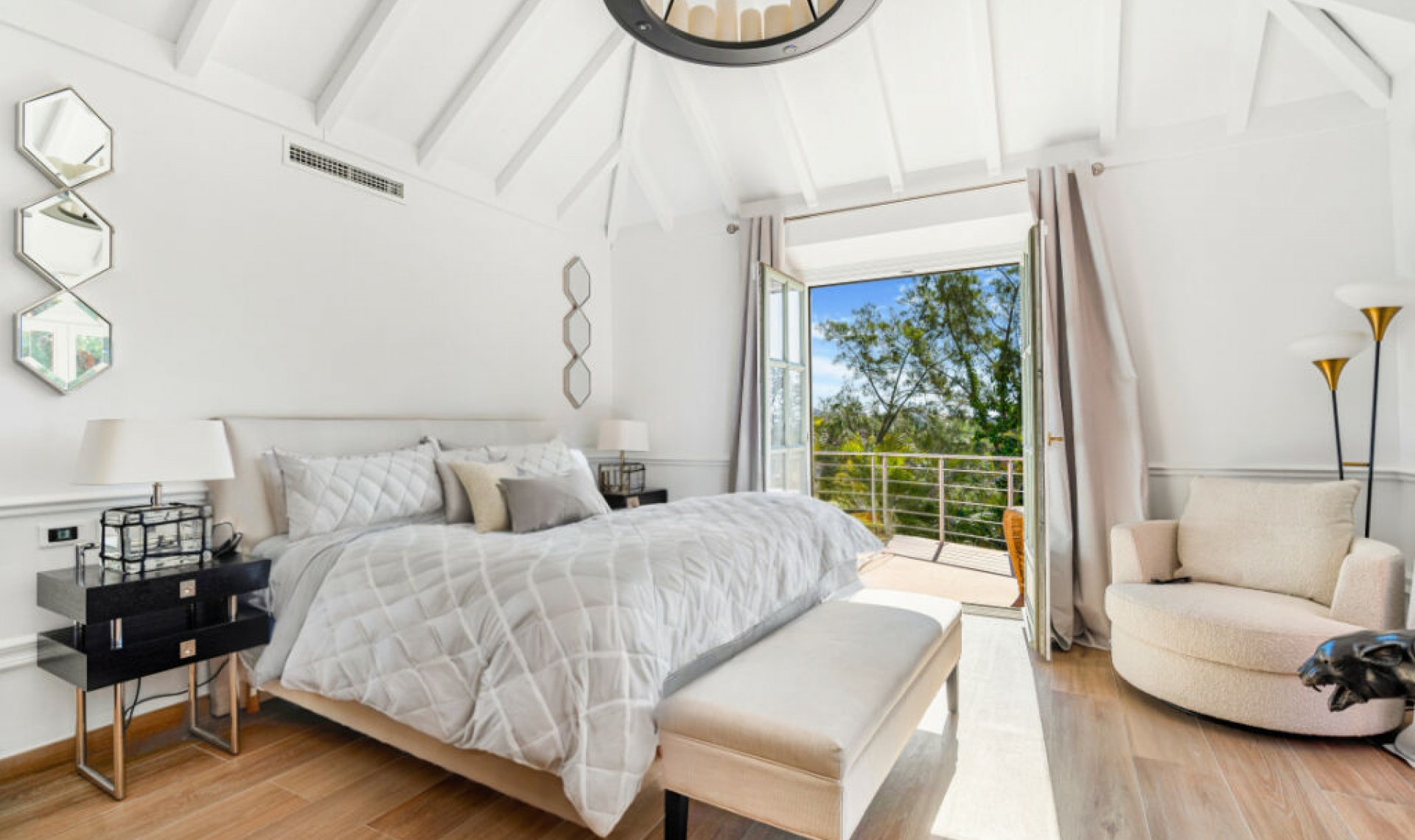 Resale - House -
Hacienda Las Chapas