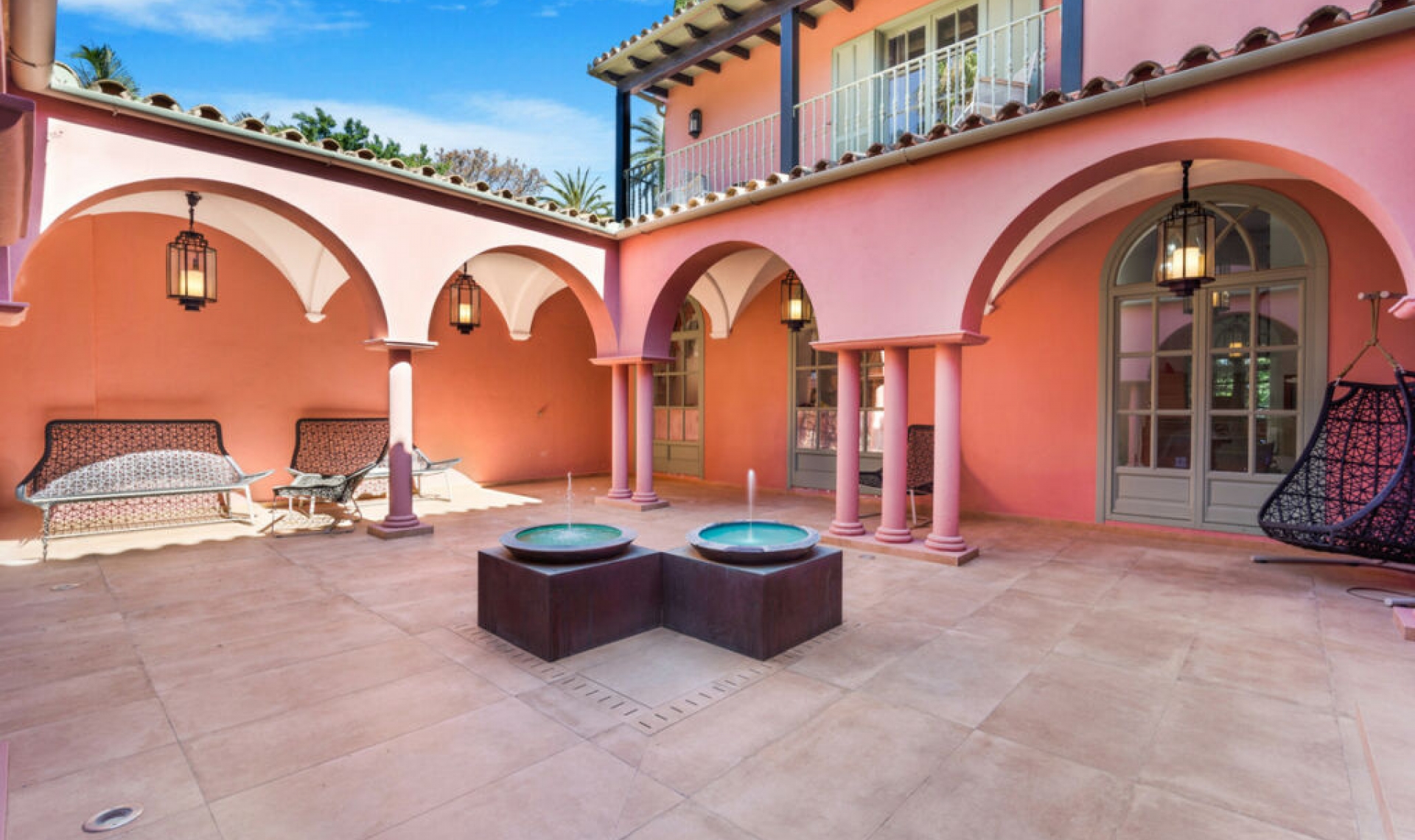 Resale - House -
Hacienda Las Chapas