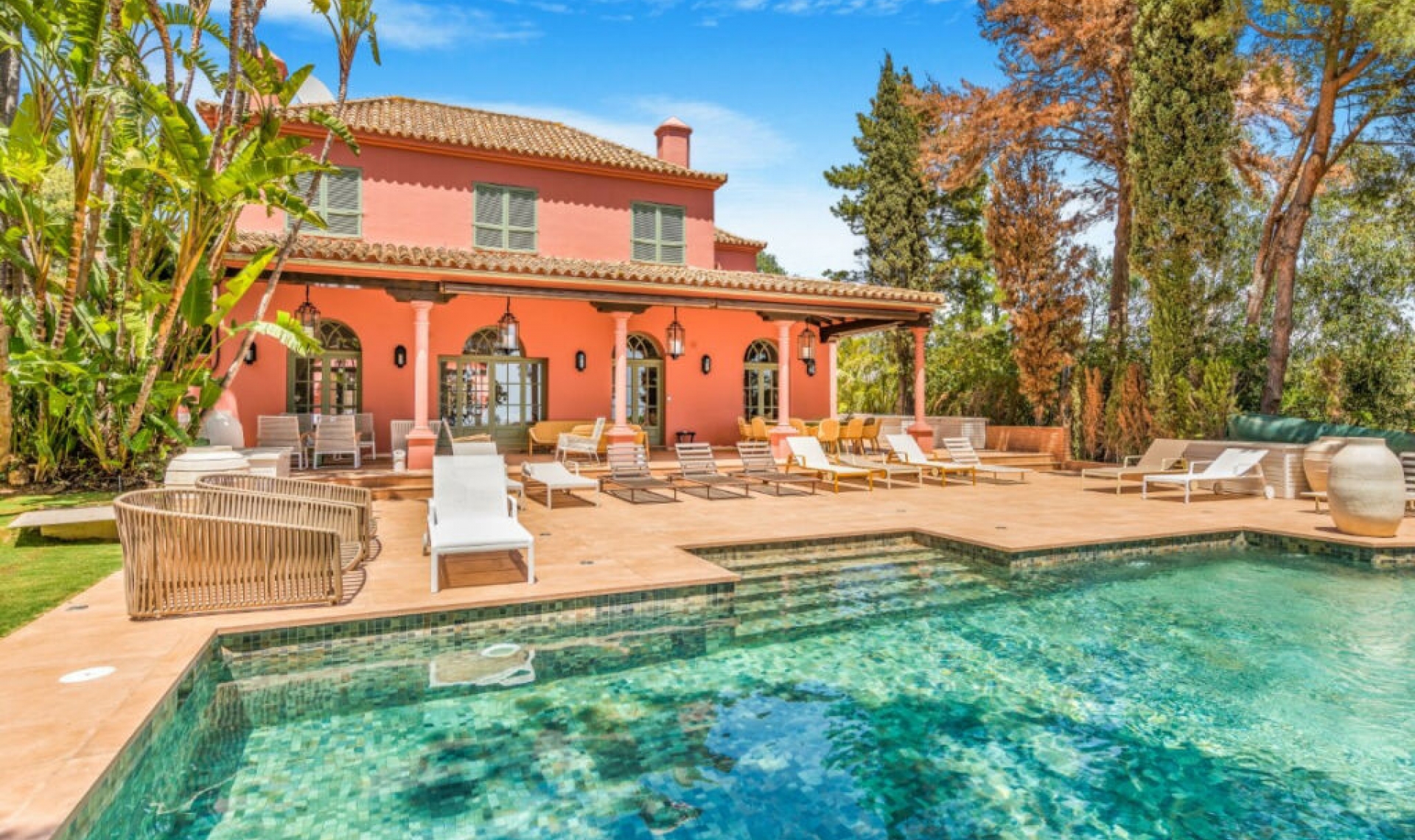 Resale - House -
Hacienda Las Chapas