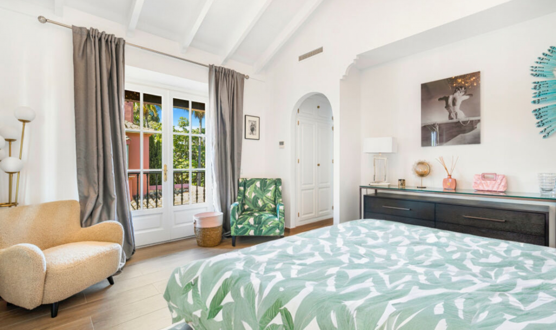 Resale - House -
Hacienda Las Chapas