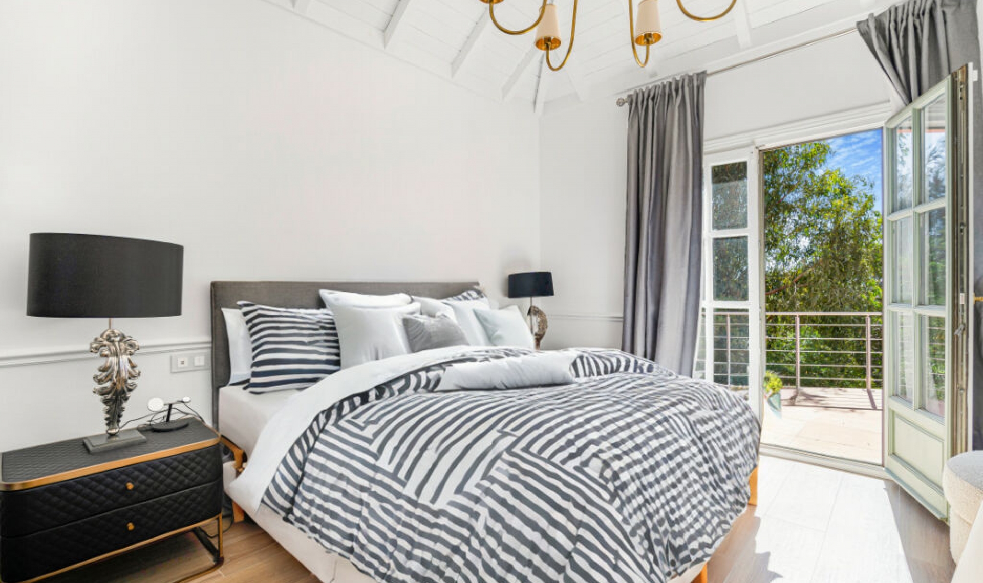 Resale - House -
Hacienda Las Chapas