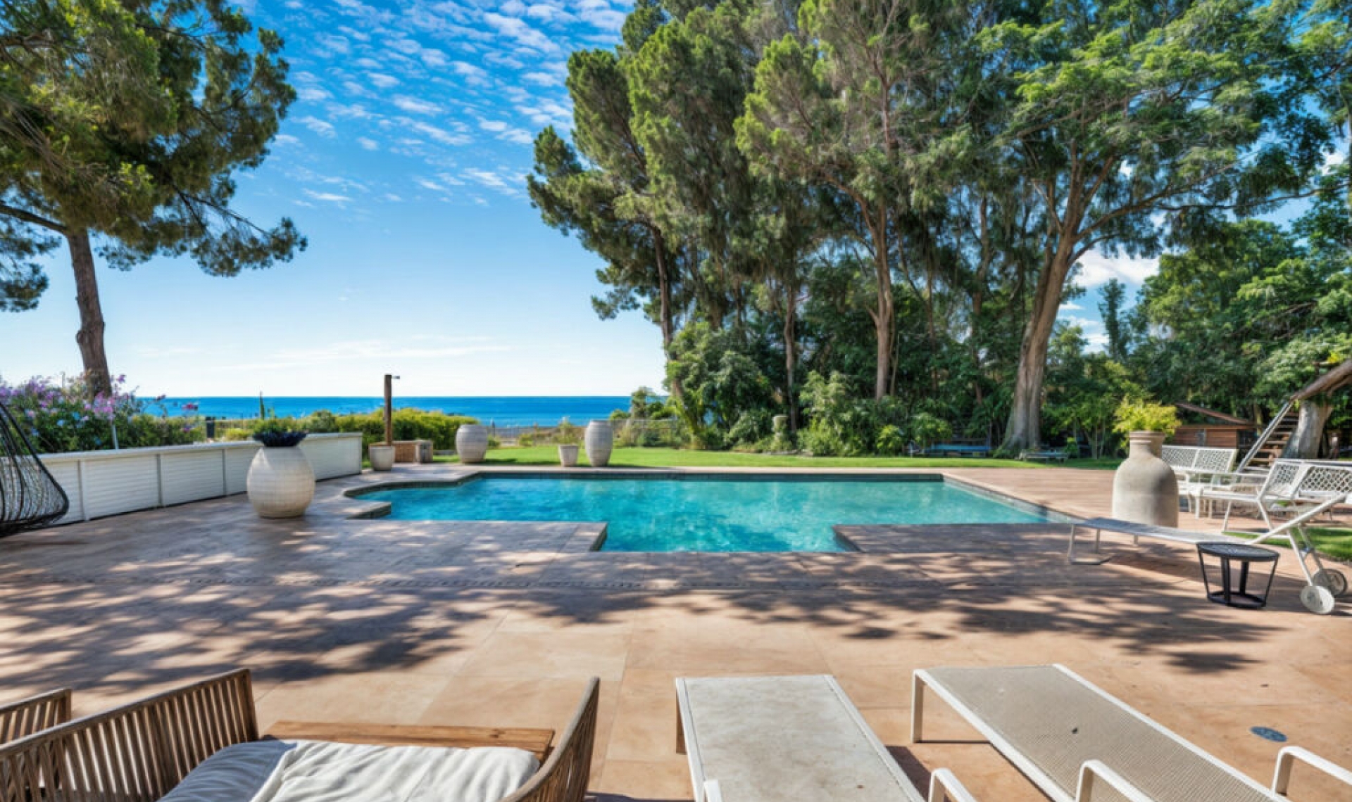 Resale - House -
Hacienda Las Chapas