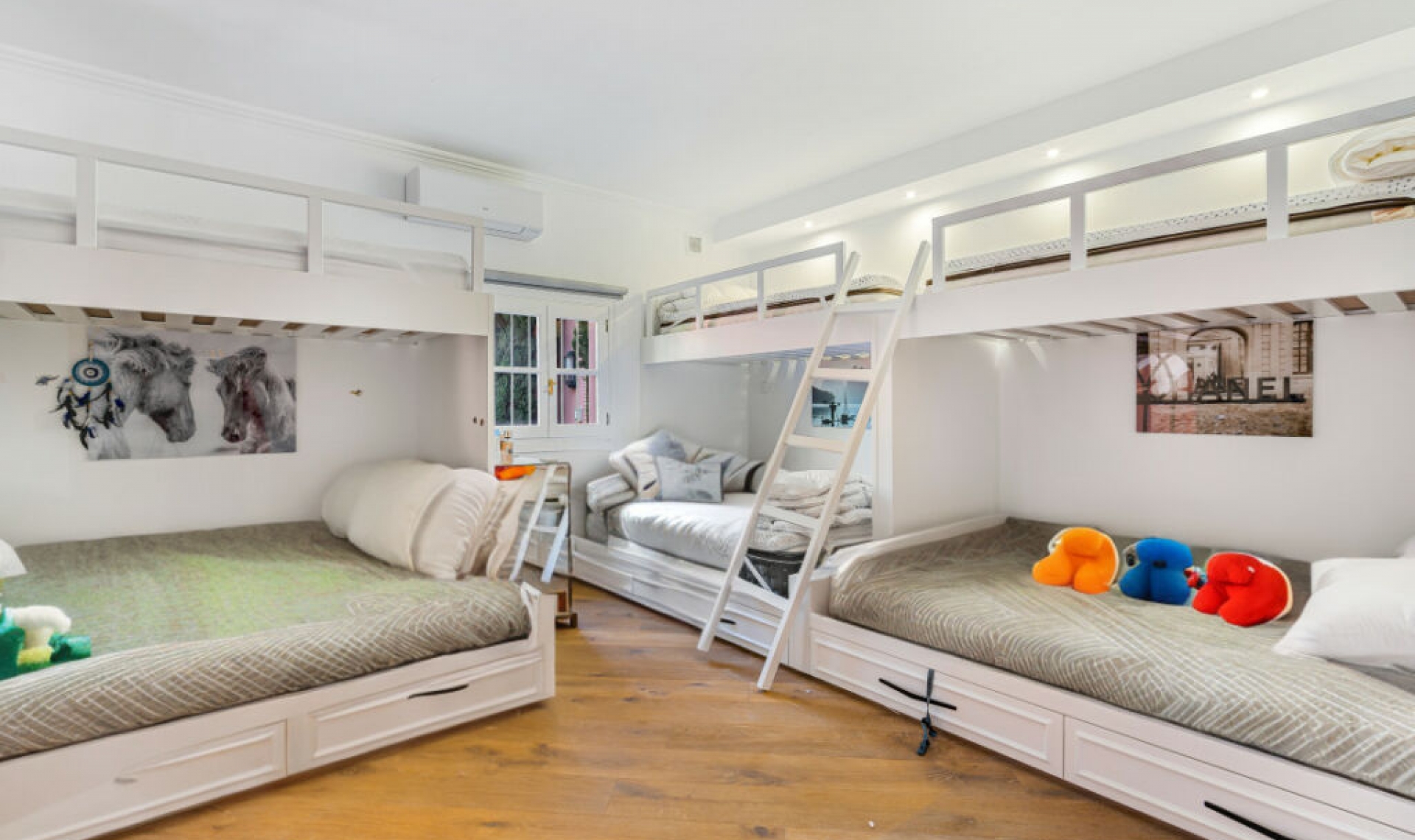 Resale - House -
Hacienda Las Chapas